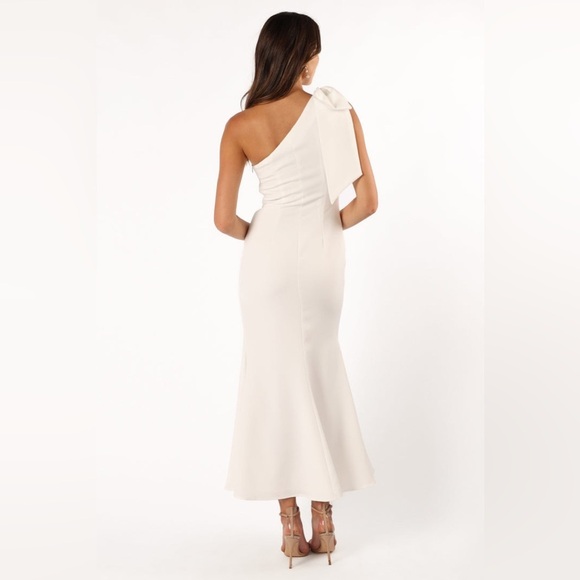 PETAL & PUP CHARMED ONE SHOULDER MIDI DRESS - OFF WHITE S B307 - Picture 6 of 9